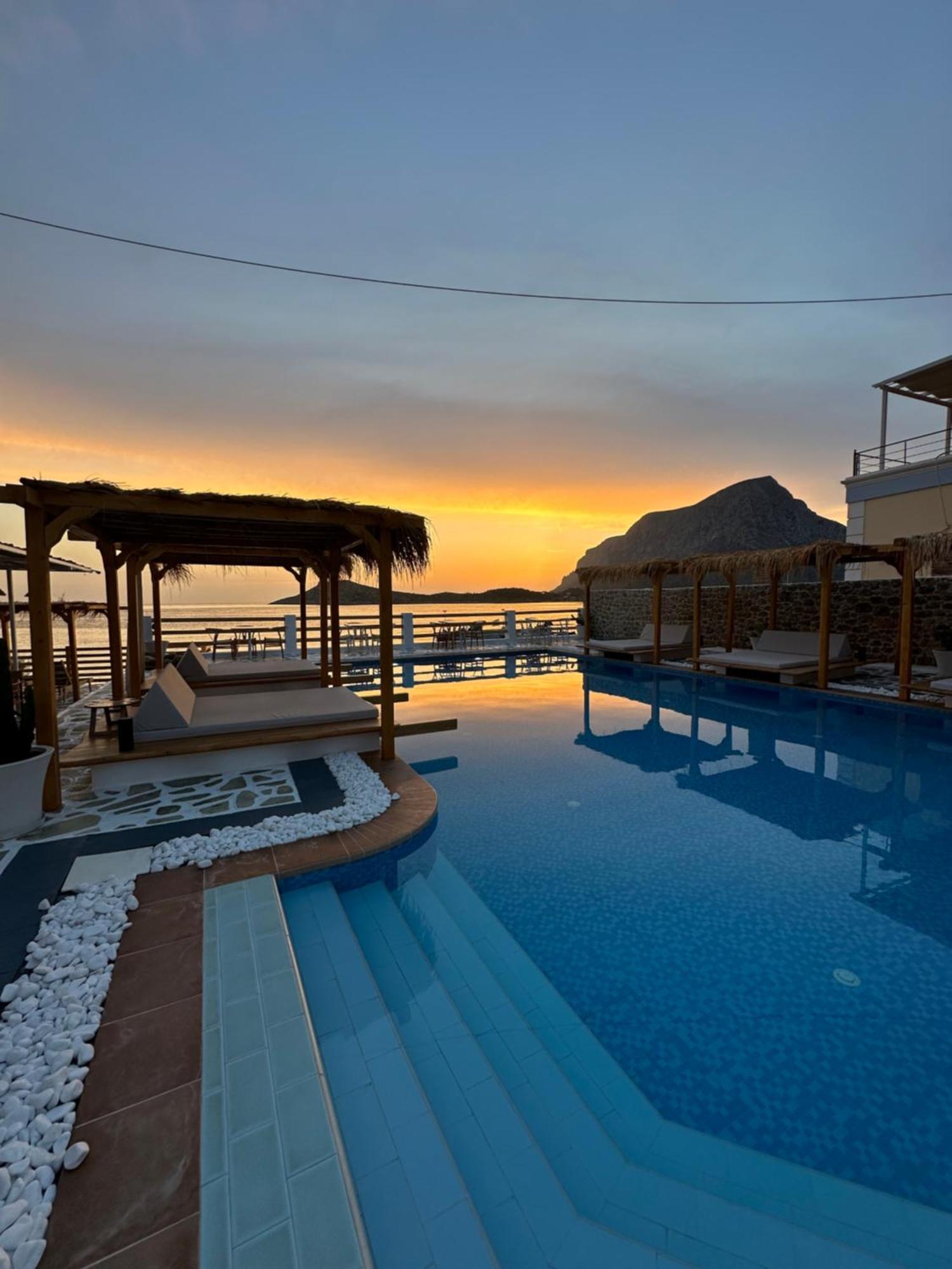 Spongia Hotel Suites & Spa Myrties Ngoại thất bức ảnh